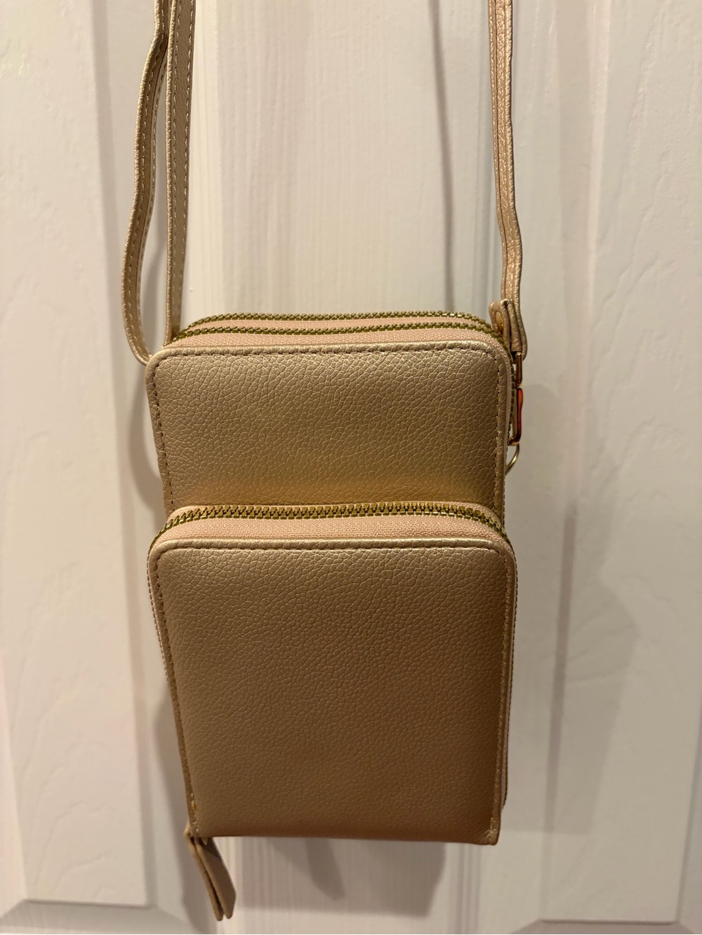 Women’s Crossbody Phone Bag in Gold
